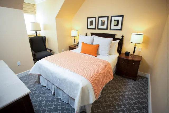 جناح بسرير كوين بإطلالة على الحديقة، The Atherton Hotel At OSU 1/4