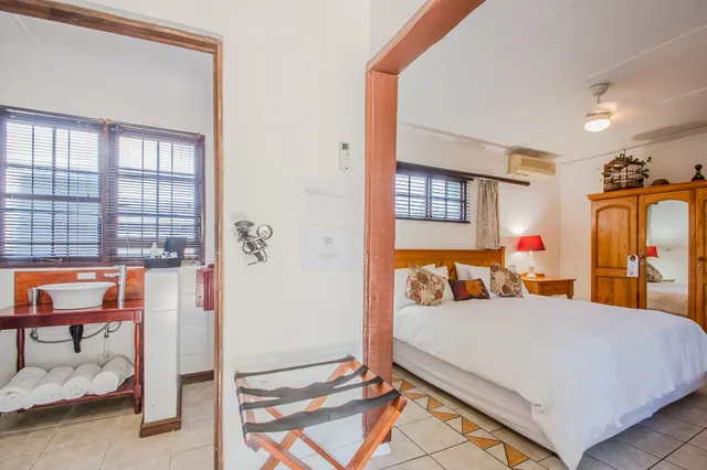 Room 2, Double or Twin Bed، Honeypot Guesthouse 3/3