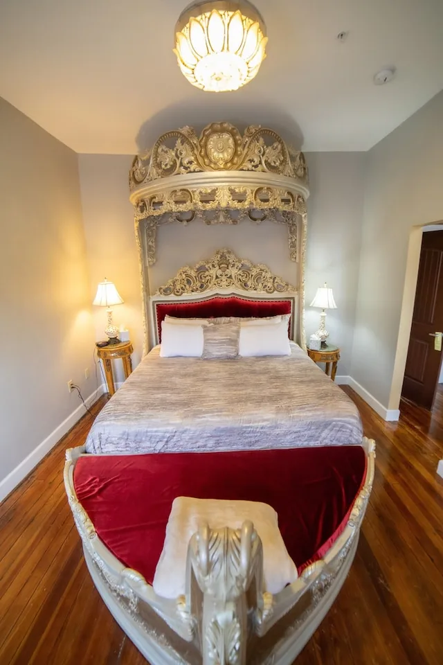 Presidential, King Bed, City View, Jetted Tub, Balcony, Oak Tree Hotel 4/6