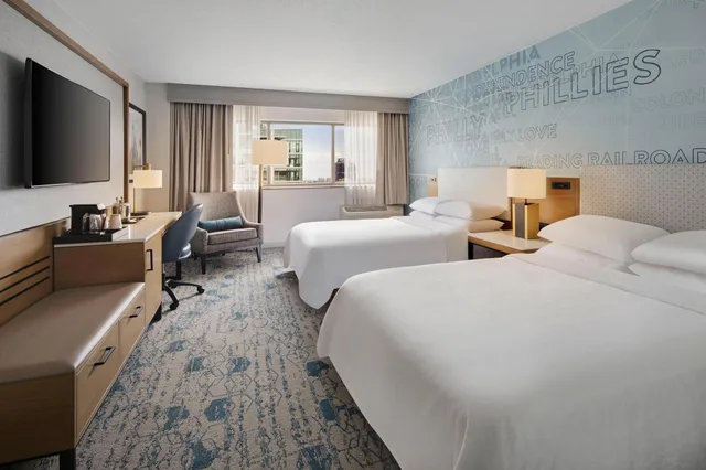غرفة قياسية بسريرين، Sheraton Philadelphia Downtown 1/2
