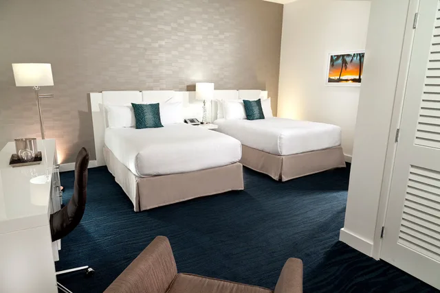 Savvy, Double Bed، YVE HOTEL MIAMI 3/3