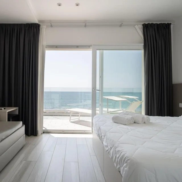 Deluxe, Double Bed, Sea Front، Hotel Boston 2/10