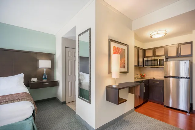 استوديو بسرير كوين، Staybridge Suites Wilmington - Brandywine Valley 1/2