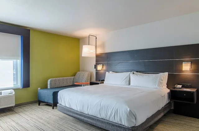 Standard, King Bed, Extra Floor Space, Accessible, Holiday Inn Express And Suites Atchison 1/1