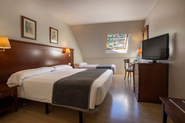 غرفة قياسية ثلاثية، Hesperia Andorra 4/10