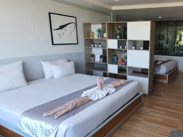 غرفة عائلية بسرير كينج وسريرين منفصلين، The Beach Front Resort Pattaya 1/2