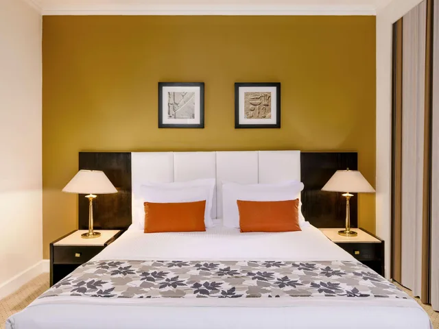 جناح بريستيج بسرير كينج بإطلالة على الحديقة بشرفة بغرفة نوم واحدة بمنطقة جلوس، Pavillon Winter Luxor 3/4