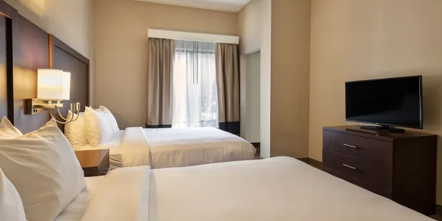 Suite, 2 Queen Beds, Parlor, Sofa، Comfort Suites Goodyear West Phoenix 2/7