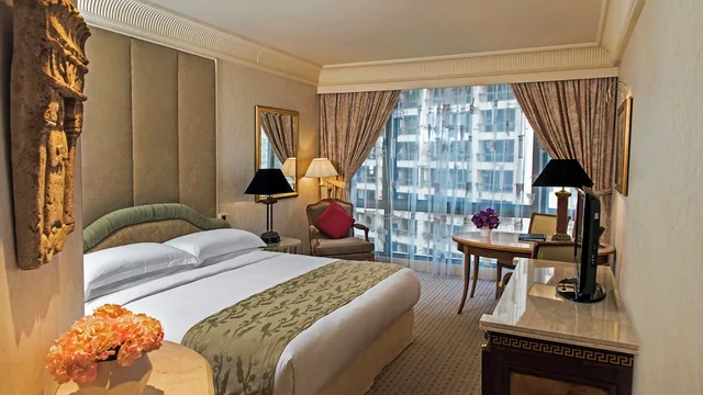 Premium, King Bed, Pool View, Balcony, Intercontinental Phoenicia Beirut 2/4