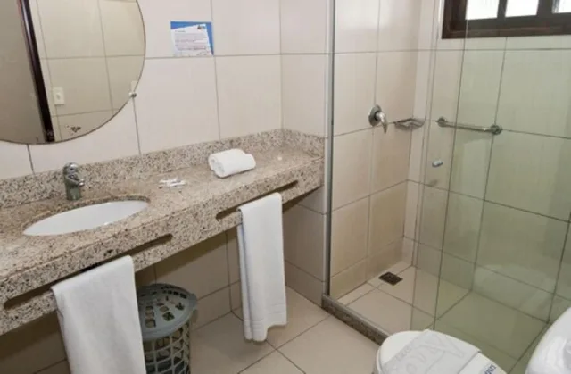 غرفة رباعية بسرير مزدوج وسريرين منفصلين بإطلالة على البحر، Varandas do Atoll Hotel 5/6