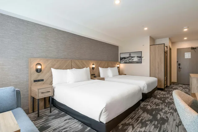 Standard, 2 Queen Beds, Sandman Signature Winnipeg Airport 3/6