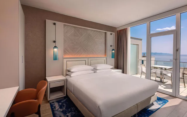 1 Bedroom, Deluxe, Suite, Villa, King Bed, Sea View، Hilton Rijeka Costabella Beach Resort and Spa 2/6