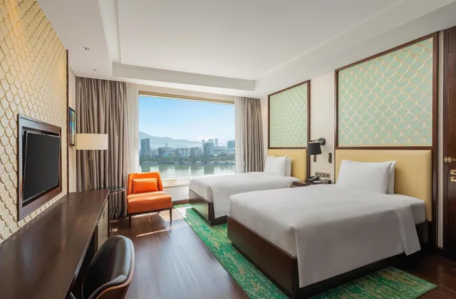 غرفة بسريرين كوين بإطلالة على النهر، Hilton Da Nang 2/7