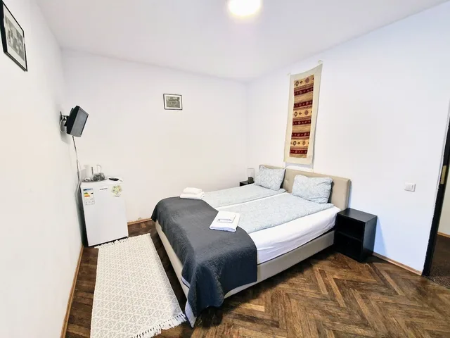 غرفة اقتصادية بسرير كوين، Main Square Apartments More 3/3