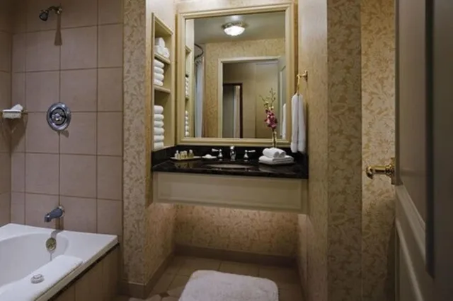 غرفة كلاسيكية بسرير كينج بإطلالة على النهر، Belterra Casino Resort 4/5