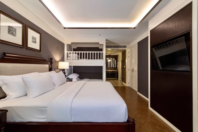 جناح عائلي بسرير كينج وسرير بطابقين، Marina Gallery Resort - KACHA – Kalim Bay 1/10