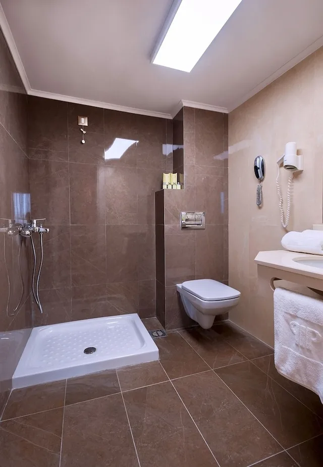 غرفة قياسية ثلاثية بسريرين منفصلين وسرير بطابقين، Porto Platanias Village Resort 10/10