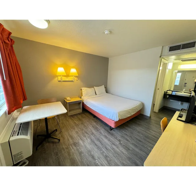 غرفة بسرير مزدوج لذوي الإعاقة، Motel6 Casper, WY 2/4