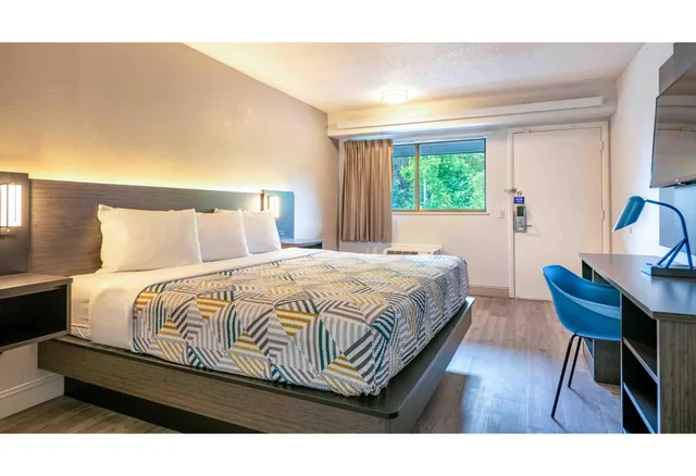 غرفة بسرير كينج لغير المدخنين، Motel6 Charlotte, NC - Coliseum 3/5