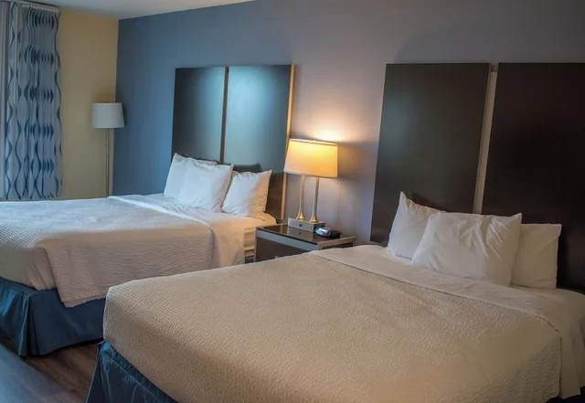 غرفة بسريرين كوين، Days Inn & Suites by Wyndham Pocahontas 2/6