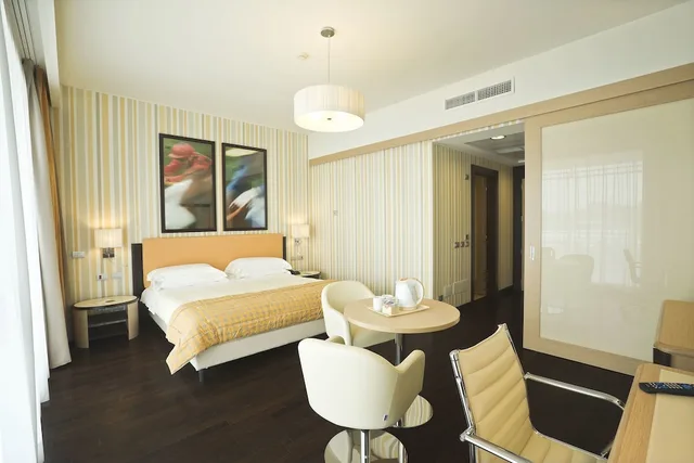 غرفة ديلوكس بسرير كوين، Unahotels Varese 5/10