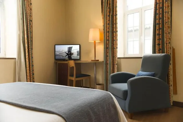 Room, Twin Beds, Internacional Hotel 3/3