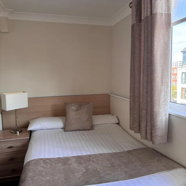 Room, Single, Large, Clifton Park 2/3