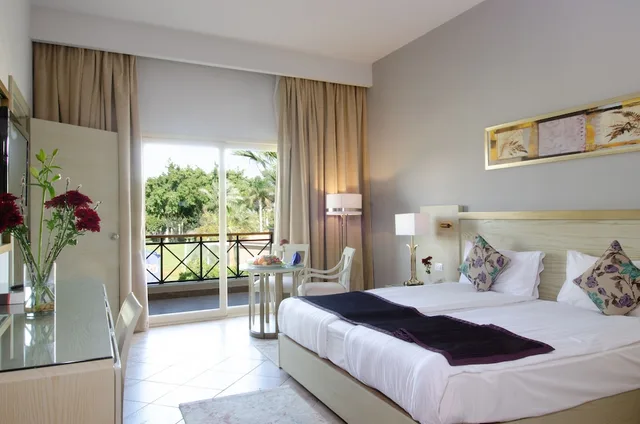 غرفة سوبيريور بسريرين منفصلين، Swiss Inn Pyramids Golf Resort 1/3