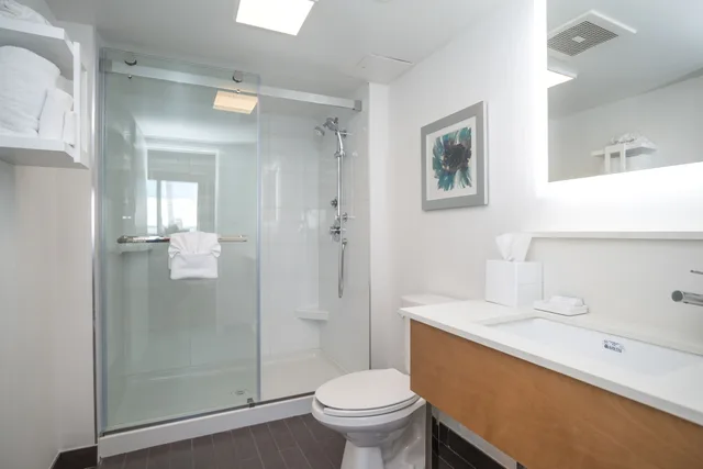 غرفة قياسية بسريرين كوين، Hampton Inn & Suites by Hilton Vancouver-Downtown 3/3