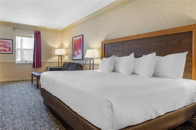 غرفة بسرير كوين مع أريكة، Best Western Parkway Inn Conference Centre 4/6