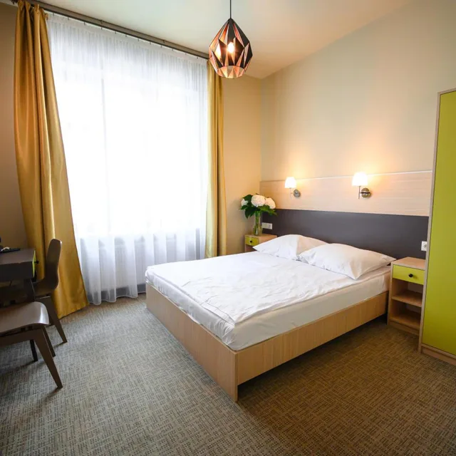 غرفة بسرير مزدوج بحمام خاص، HOTEL KAZIMIERZ III 7/10