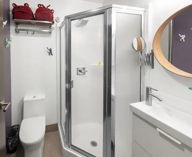 Deluxe, Suite, King Bed, Sofa, Silverbow Inn 2/2