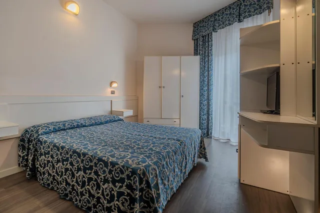 غرفة ثلاثية بإطلالة جزئية على البحر، Hotel 2000 2/7