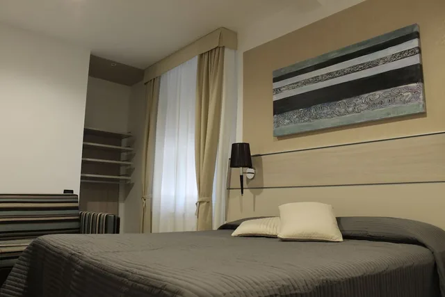 غرفة كومفورت ثلاثية بسرير مزدوج وسرير فردي، Hotel Coccodrillo 2/5