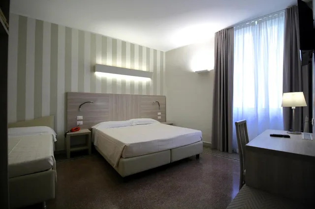 غرفة قياسية ثلاثية، Hotel Vittoria 2/7