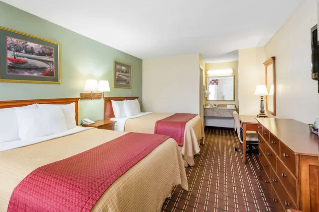غرفة قياسية بسريرين كوين للمدخنين، Red Roof Inn Orangeburg 1/1