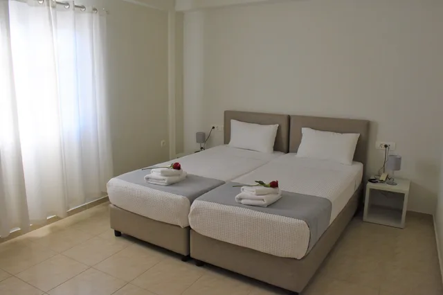 جناح سوبيريور بسرير كوين مع أريكة بجاكوزي، DE NAXIA SUITES 1/4