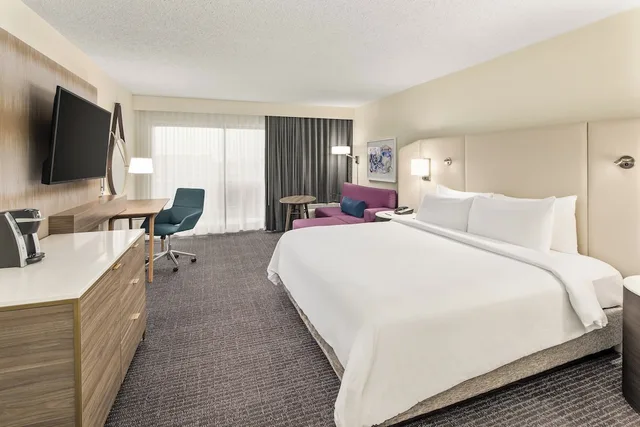 غرفة قياسية بسرير كينج لذوي الإعاقة، Crowne Plaza Orlando - Lake Buena Vista 1/4