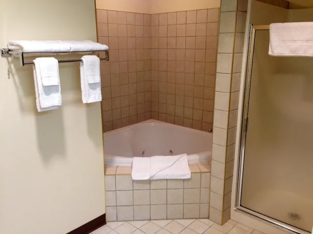 Suite, King Bed, Super 8 by Wyndham Ava MO 2/2