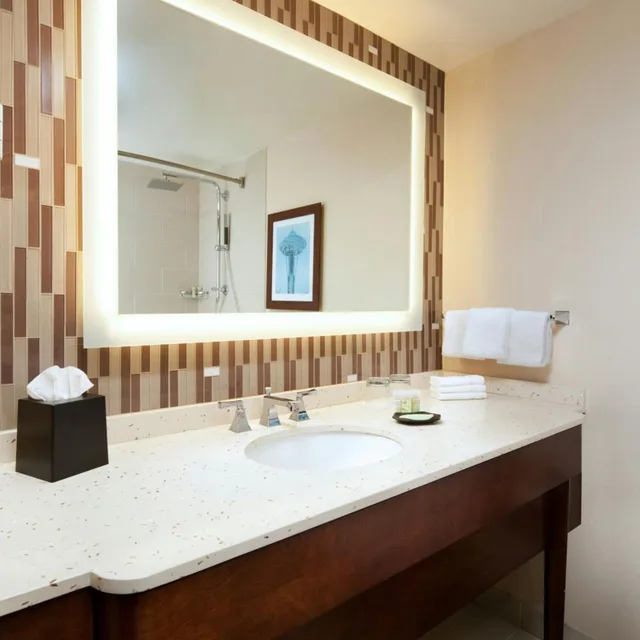غرفة بريميوم بسريرين مزدوجين بإطلالة على المدينة في طابق مرتفع، WESTIN - SEATTLE 7/8