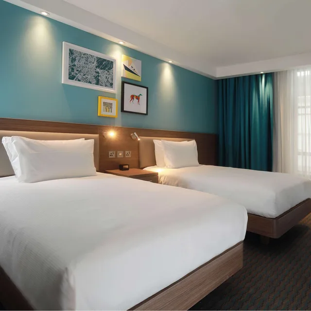 غرفة قياسية بسريرين منفصلين، Hampton By Hilton Belfast City Centre 1/4
