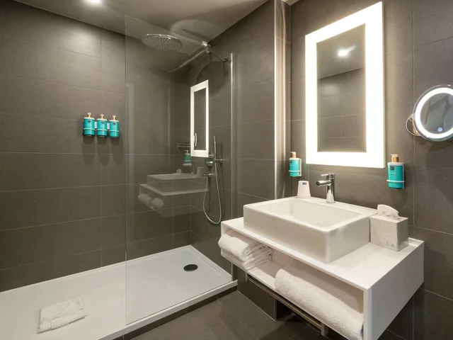 غرفة قياسية بسرير مزدوج، NOVOTEL BELLEVILLE PARIS 20 7/8