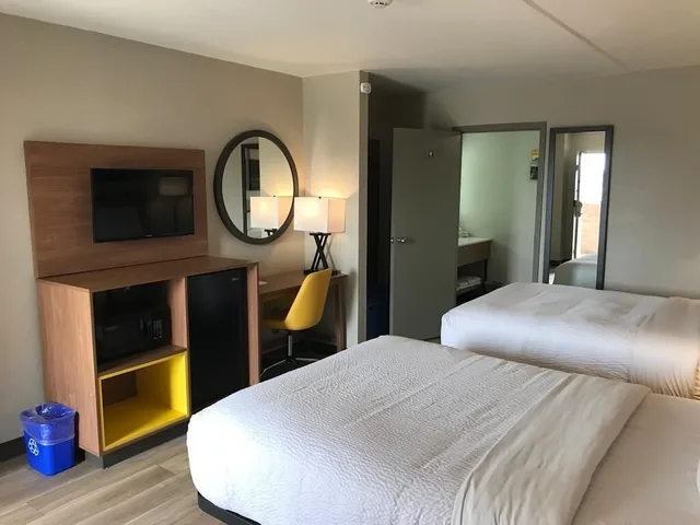 غرفة بسريرين مزدوجين يُسمح فيها بالحيوانات الأليفة للمدخنين لذوي الإعاقة، Days Inn By Wyndham Vineland 2/7