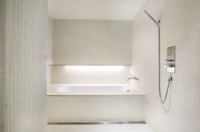 Deluxe Double., Ambience Hotel 2/2