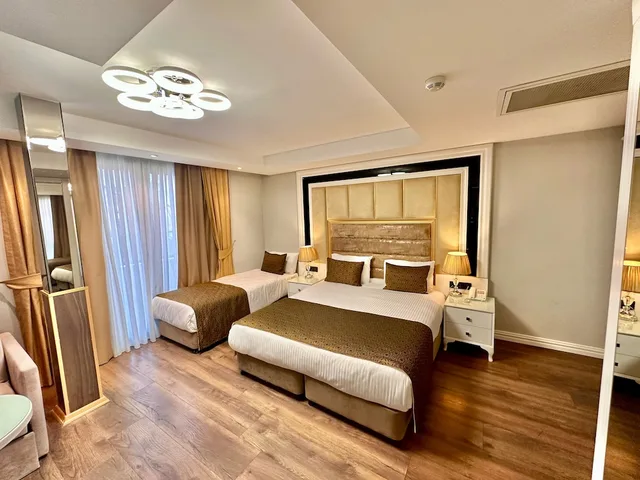 غرفة سوبيريور ثلاثية بسرير كينج وسرير فردي بشرفة، Pell Palace Hotel and Spa 2/10