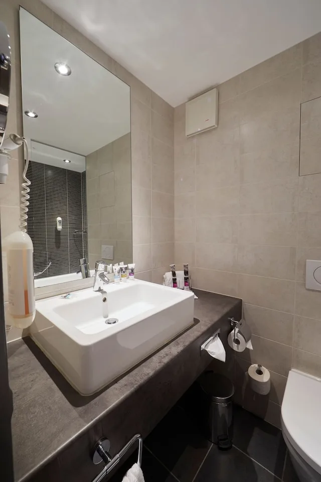 غرفة بريفيليج بسرير كينج بشرفة، Mercure Severinshof Koeln City Hotel 8/10