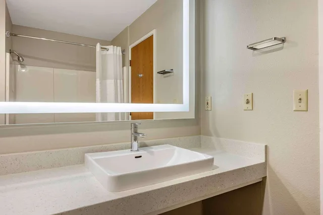 جناح عائلي بسرير كينج مع أريكة، Extended Stay America Premier Suites - Portland - North 2/2