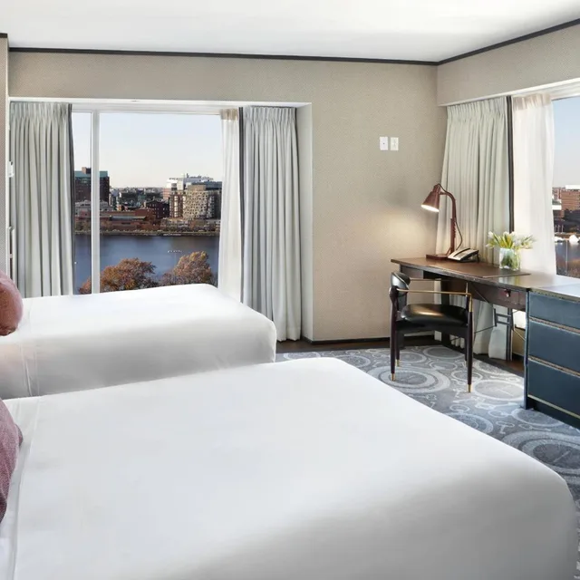 غرفة غراند ديلوكس كبيرة بسريرين مزدوجين بإطلالة على النهر، The Liberty, A Luxury Collection Hotel, Boston 1/2