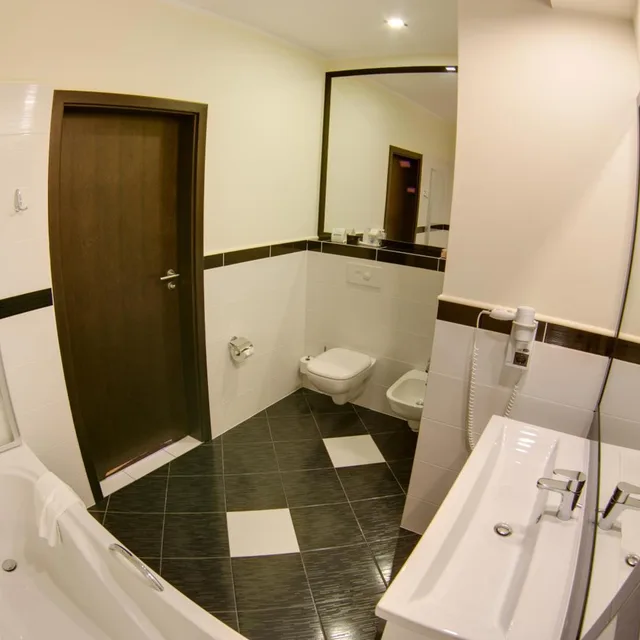 غرفة بسرير مزدوج مع أريكة، Business Faltom Hotel 10/10