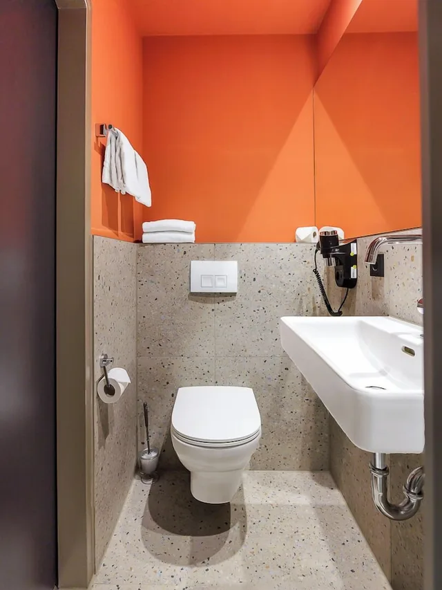Basic, Twin Beds, Street View، McDreams Hotel Wuppertal City 2/3